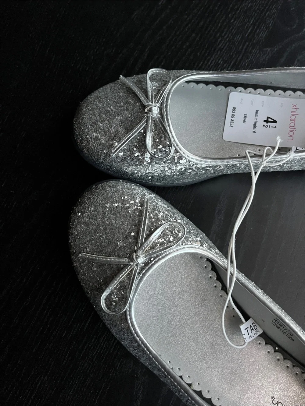 Xhilaration Silver Glitter Ballet Flats Size 4.5 Bow Accent NWT